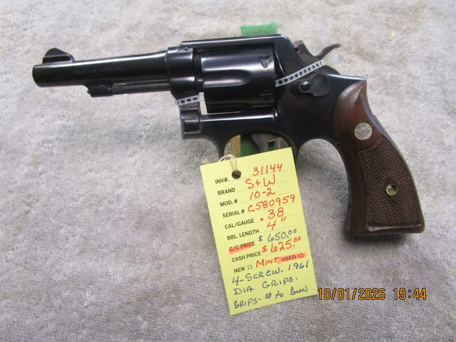 Smith &amp; Wesson model 10-2 .38 special 4'' pencil barrel early gun 4-srew frame diamond grips.